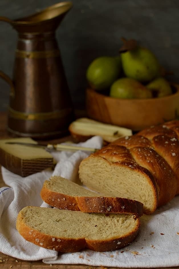 Semolina and rosemary bread made with honey and olive oil