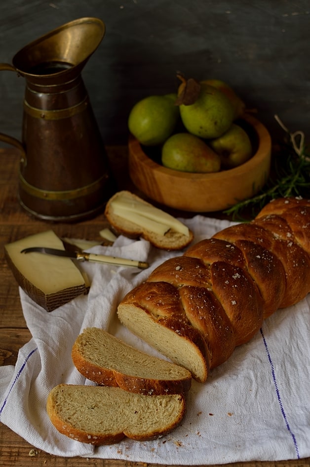 Semolina, rosemary, honey and olive oil bread loaf