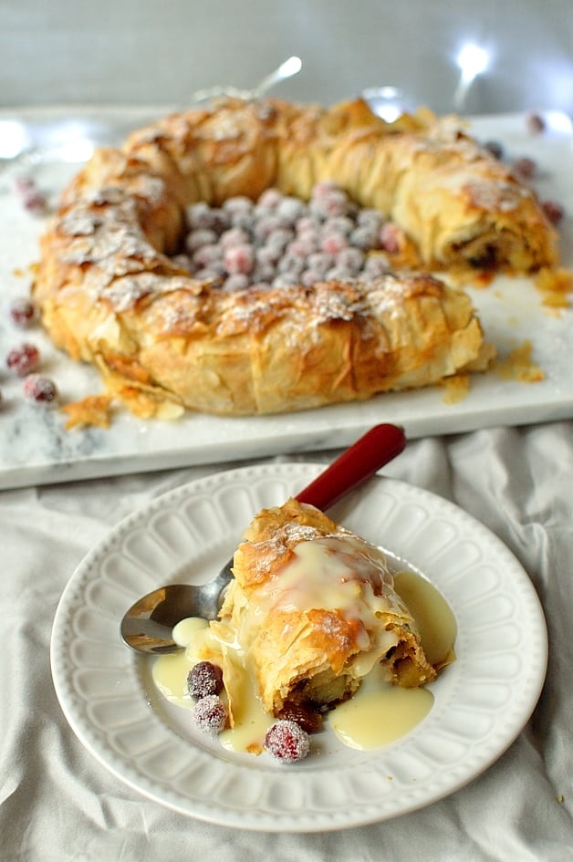 Festive apple and mincemeat filo pastry wreath - Domestic Gothess