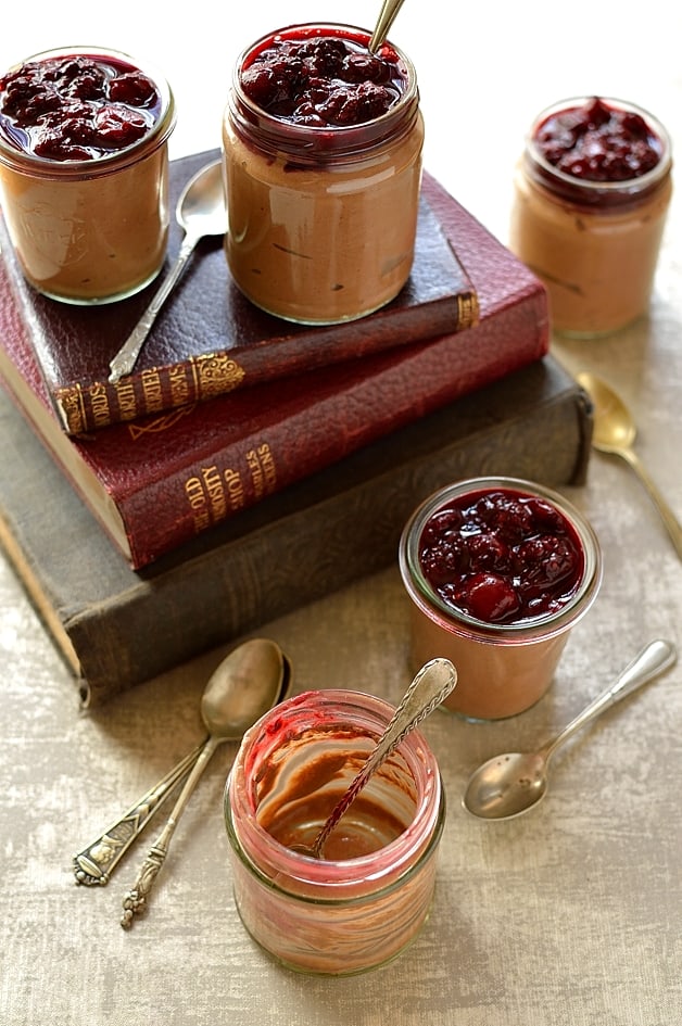Light chocolate mousse made with 0% fat Greek yoghurt, delicious & chocolatey yet healthy