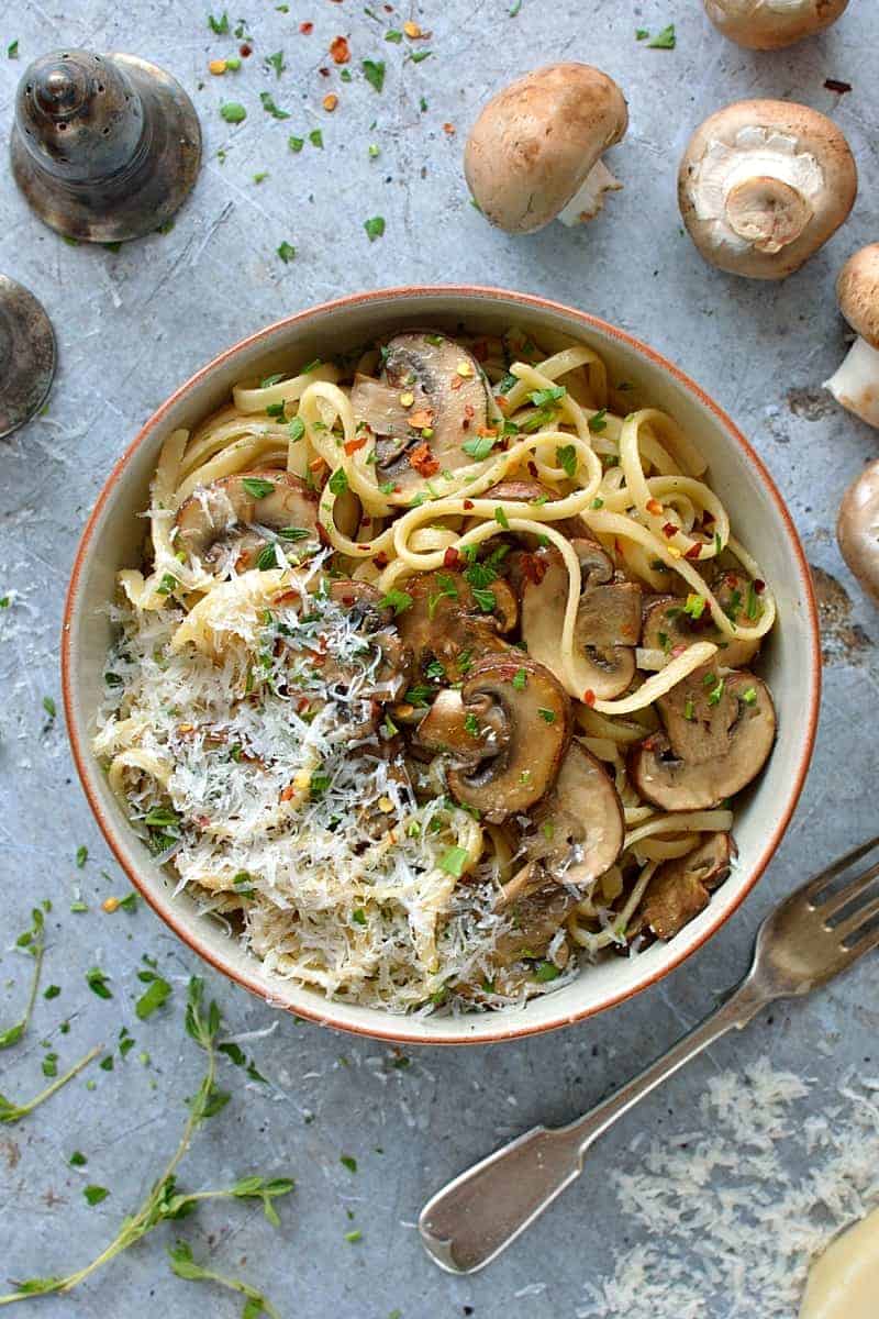 Easy mushroom linguine - ready in fifteen minutes this vegetarian mushroom linguine is quick, easy, healthy and delicious.