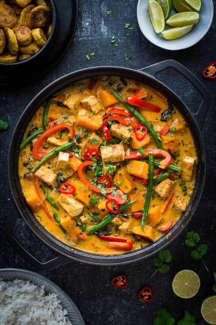 Vegan tofu moqueca - a vegan tofu and vegetable version of the traditional Brazilian dish. This vegan moqueca is easy to make, healthy, satisfying and full of delicious tropical flavours. #vegan
