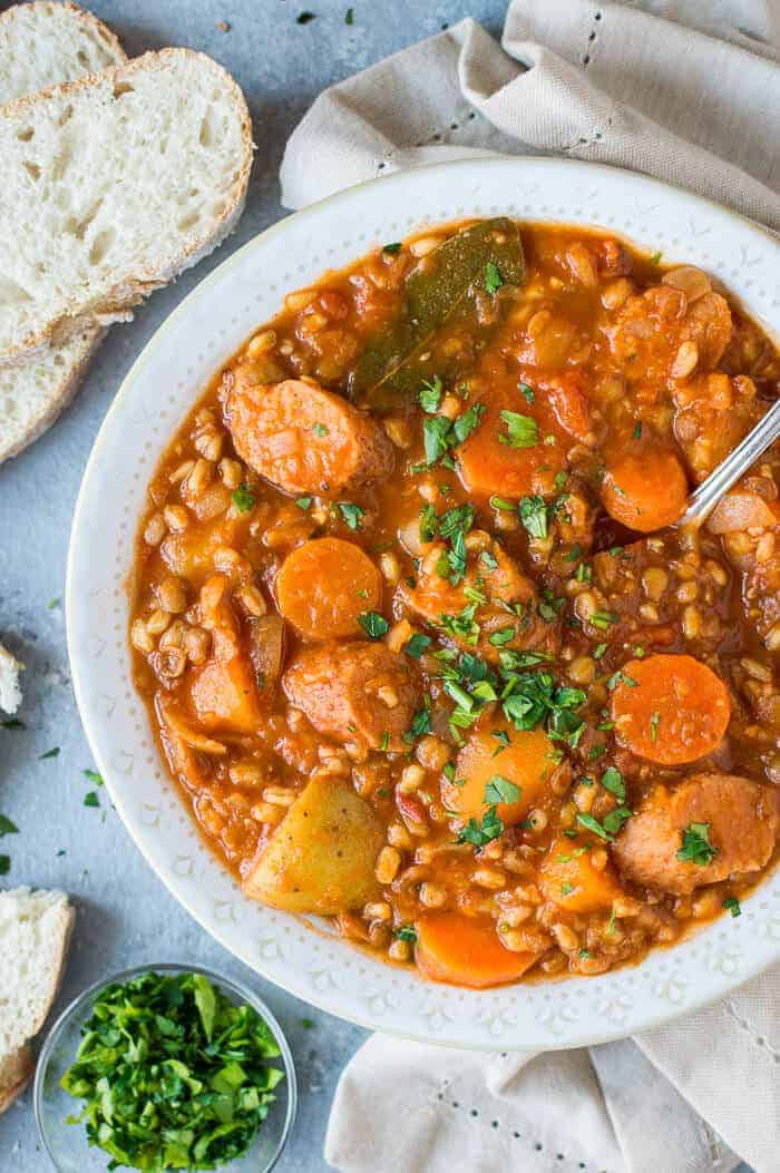 Vegan sausage casserole with lentils and farro - this hearty vegan stew is easy to make, healthy, very filling and incredibly satisfying. #vegan #vegetarian #vegancasserole #healthyvegan
