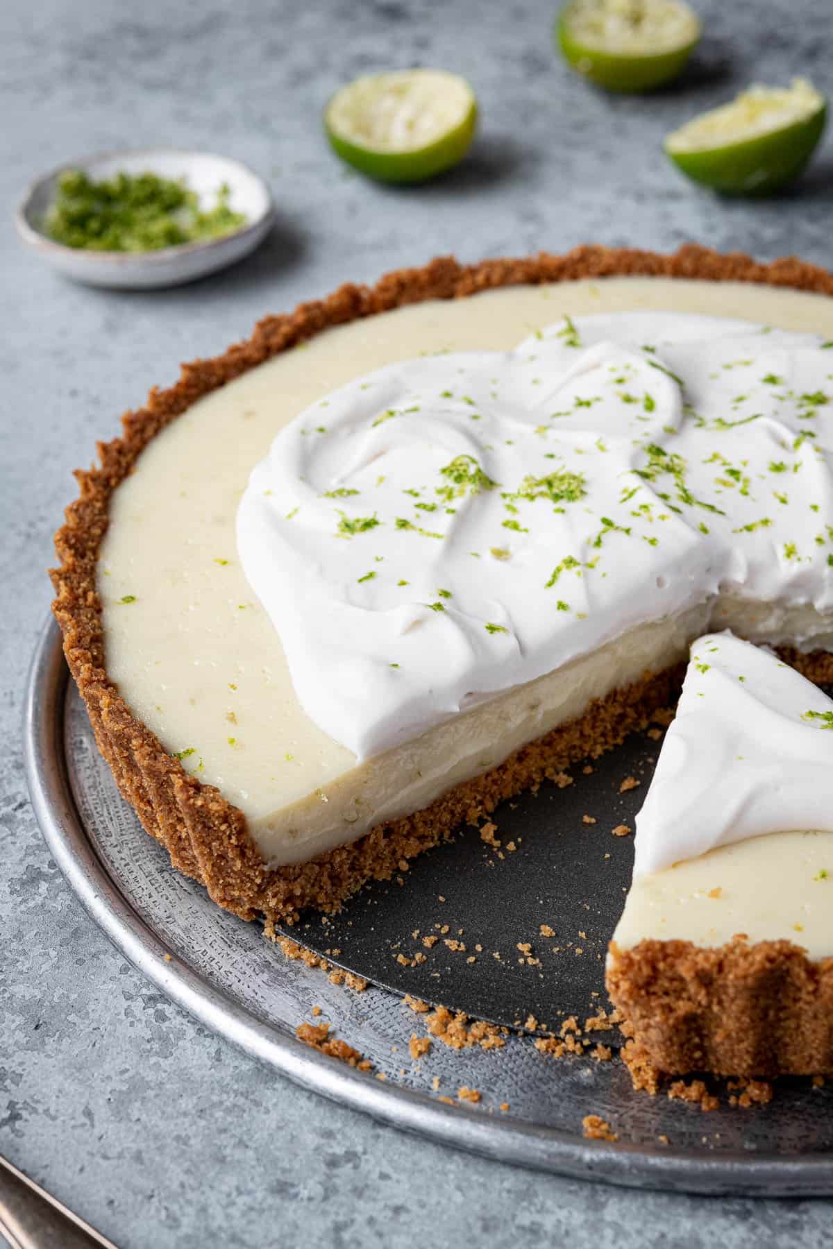 Close up of the sliced key lime pie.